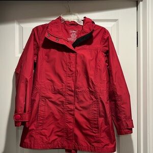 L L Bean Women’s Red Hooded Rain Parka Size XS.